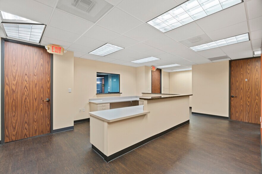 More Photos Of 17030 Nanes Dr, Houston Medical For Lease