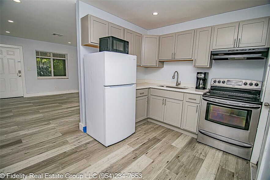 More Photos Of 2432 Sherman St, Hollywood Apartments For Sale