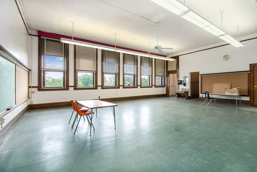 More Photos Of 485 SW Capital Ave, Battle Creek Specialty For Sale