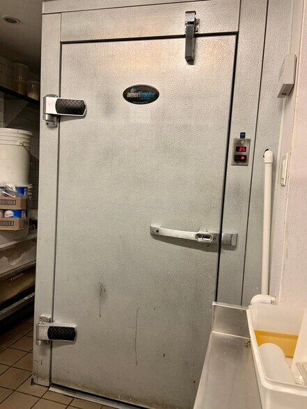 More Photos Of 15-19 Wyckoff Ave, Brooklyn Warehouse For Lease