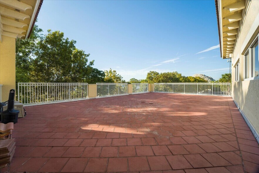 More Photos Of 3415 Radio Rd, Naples Office For Sale