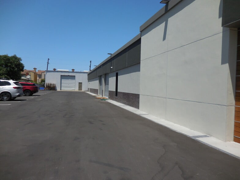 More Photos Of 1439 Plaza Del Amo, Torrance Warehouse For Sale