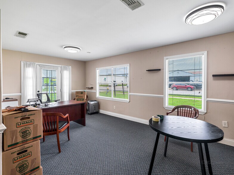 More Photos Of 1105 San Jacinto St, Rosenberg Office For Sale