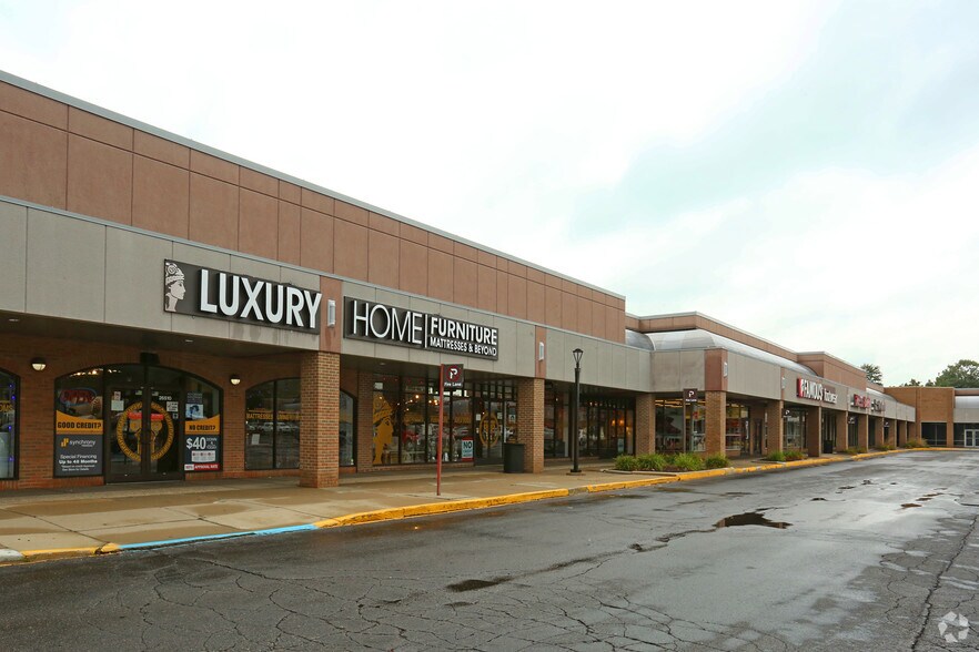 More Photos Of 26300-26650 Ford Rd, Dearborn Heights Unknown For Lease