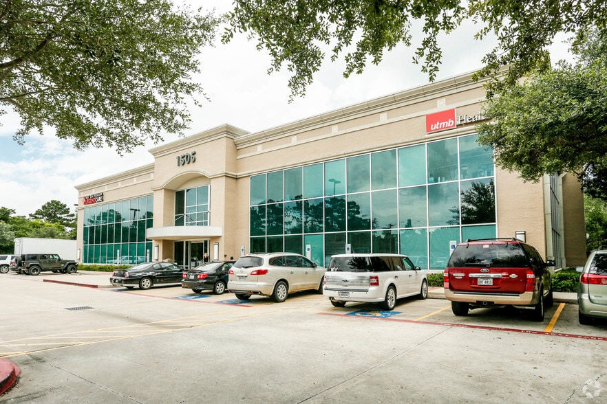 Primary Photo Of 1505 E Winding Way Dr, Friendswood Medical For Lease