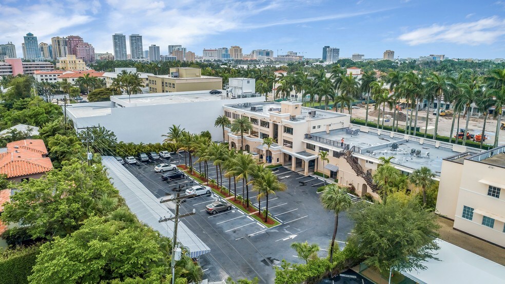 More Photos Of 324 Royal Palm Way, Palm Beach Office For Lease