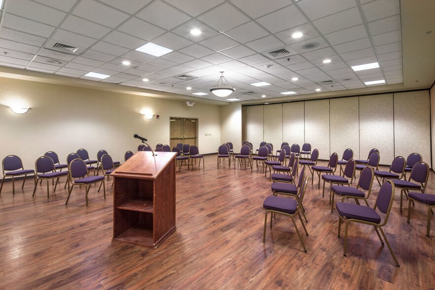 More Photos Of 120 Lindsey Dr, Hannibal Hotel For Sale