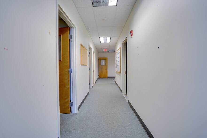 More Photos Of 275 Portsmouth Ave, Stratham Light Manufacturing For Sale