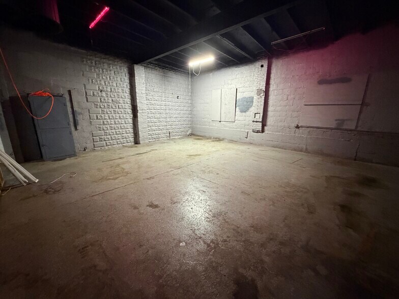 More Photos Of 1160 Homestead St, Baltimore Auto Repair For Lease