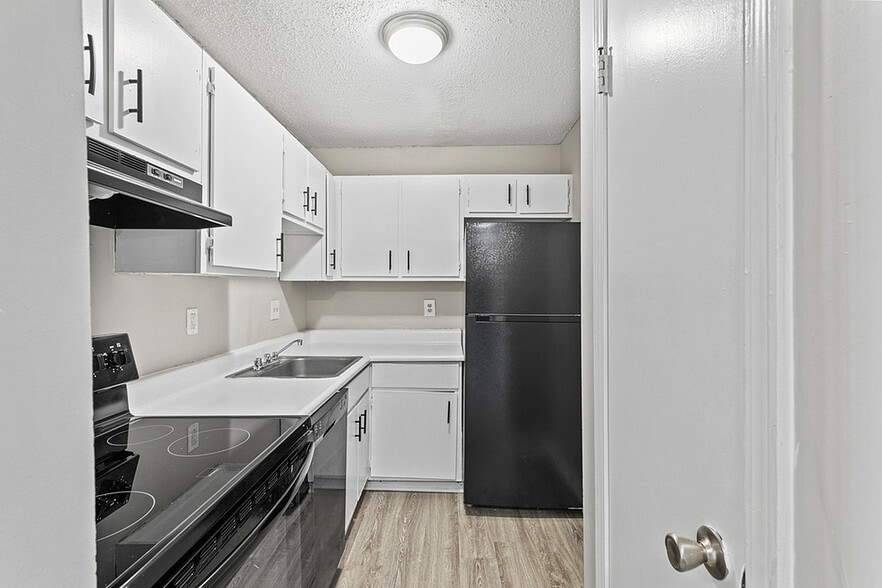 More Photos Of 107 Sterling Ct NW, Center Point Apartments For Sale