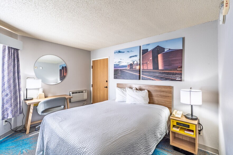 More Photos Of 519 Crook St, Custer Hotel For Sale