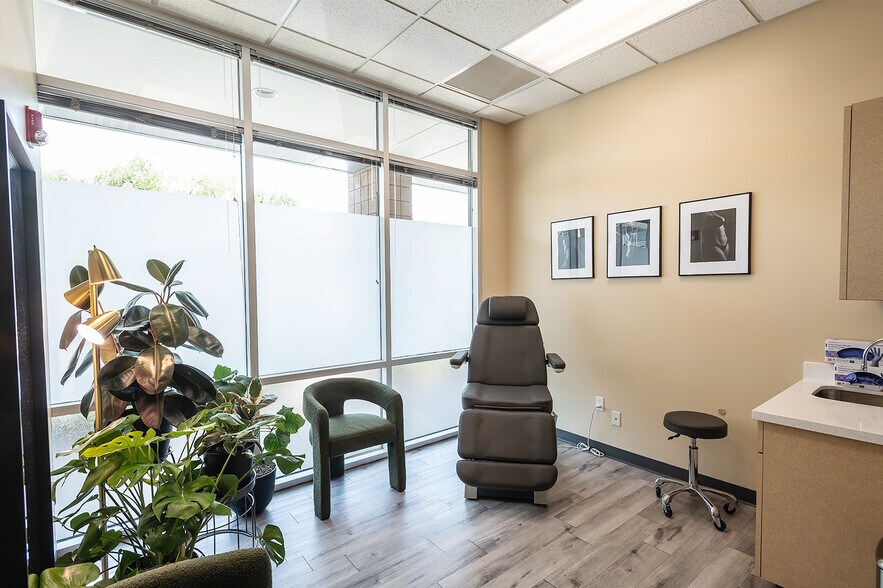 More Photos Of 9097 E Desert Cove Dr, Scottsdale Medical For Lease