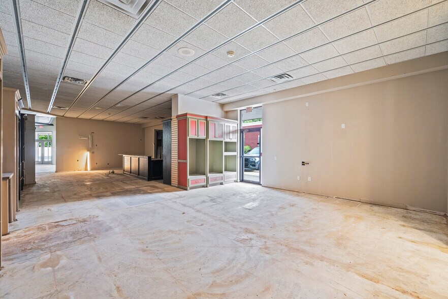 More Photos Of 7705 Quaker Ave, Lubbock Freestanding For Lease