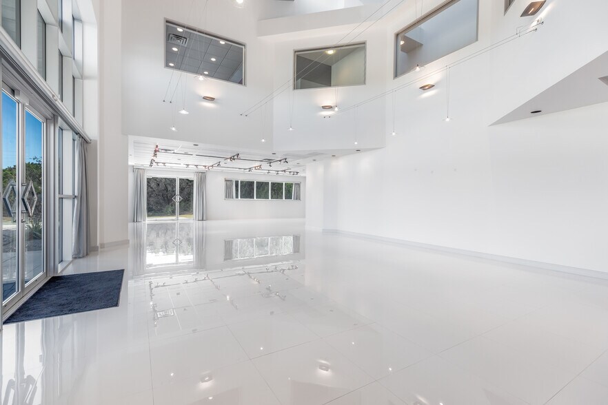 More Photos Of 15315 W Highway 71, Austin Showroom For Sale