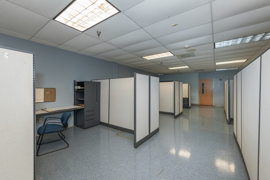 More Photos Of 2000 Cane Creek Pky, Ringgold Manufacturing For Sale