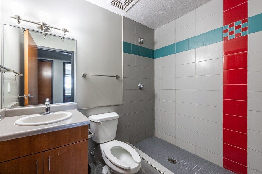 More Photos Of 600 S Geneva Rd, Orem Schools For Sale