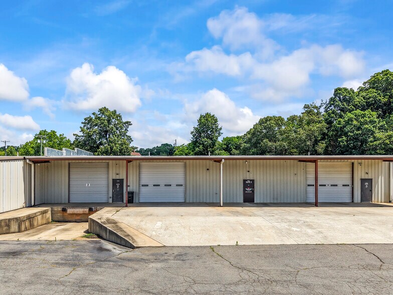 More Photos Of 10490 N NC Highway 150, Clemmons Flex For Lease