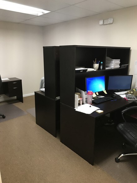 More Photos Of 30-40 E Main St, Bay Shore Storefront Retail Office For Lease