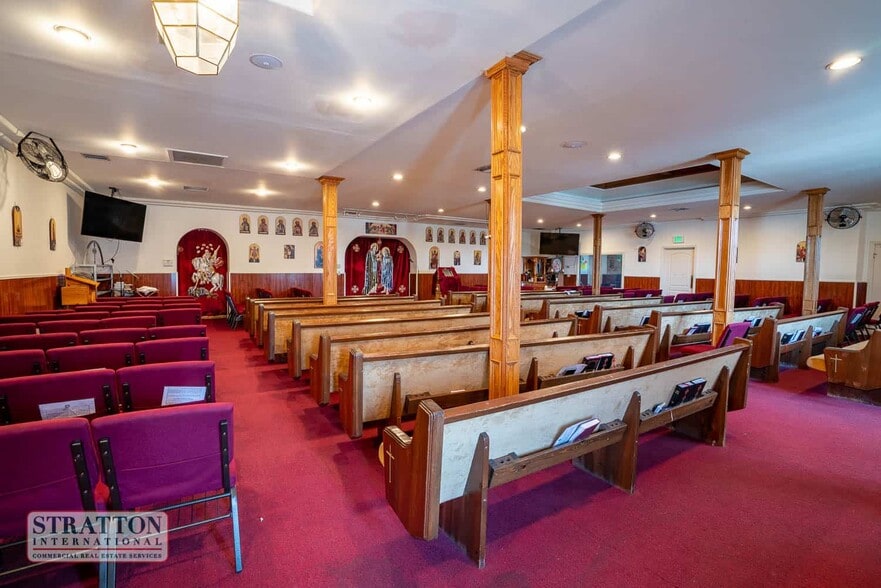 More Photos Of 23986 Pine St, Santa Clarita Religious Facility For Sale