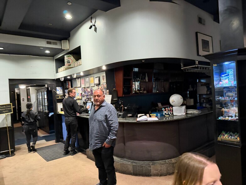 More Photos Of 270 S La Cienega Blvd, Beverly Hills Restaurant For Lease