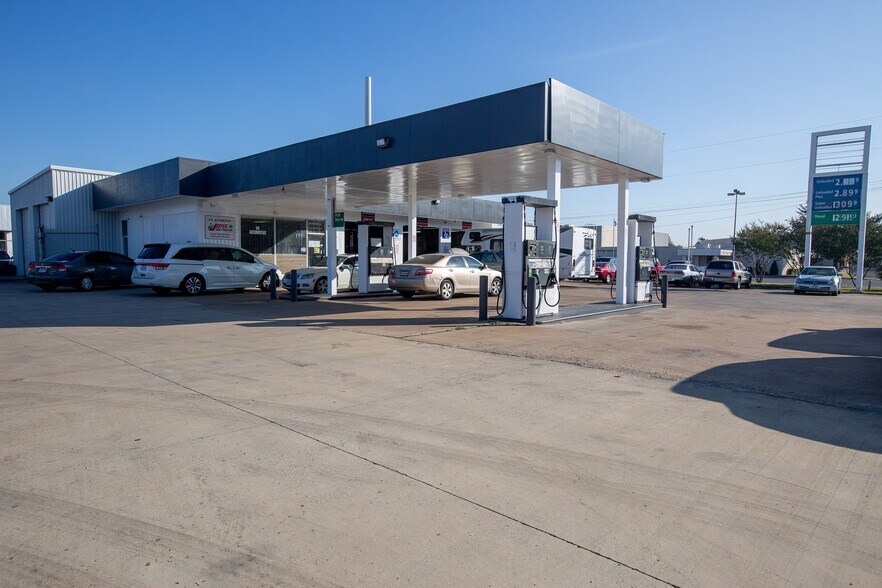 More Photos Of 6705 Meadowbrook Dr, Fort Worth Service Station For Sale