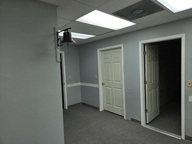 More Photos Of 1274 Volunteer Pky, Bristol Office For Lease