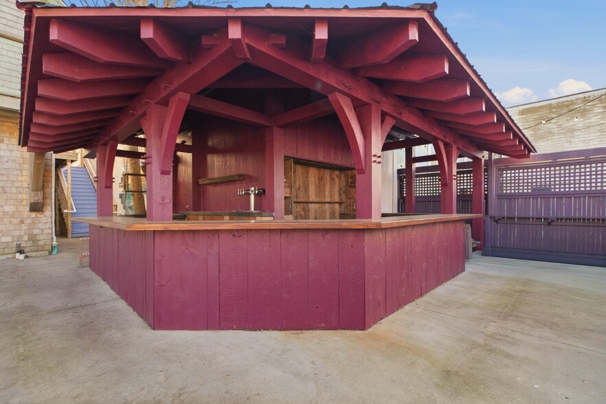 More Photos Of 140 Broadway, Newport Storefront Retail Residential For Lease