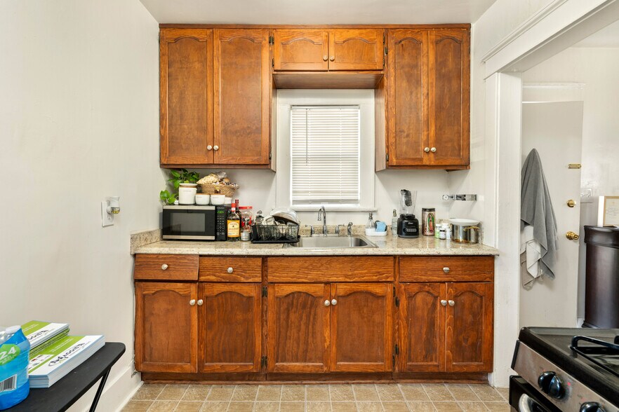 More Photos Of 817 E New York St, Long Beach Multifamily For Sale