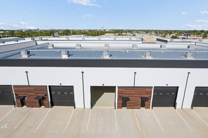 More Photos Of 7700 Broadway Ext, Oklahoma City Light Distribution For Sale