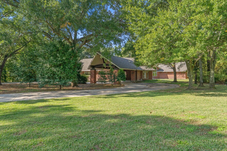 More Photos Of 16621 Hereford Dr, Tomball Flex For Sale
