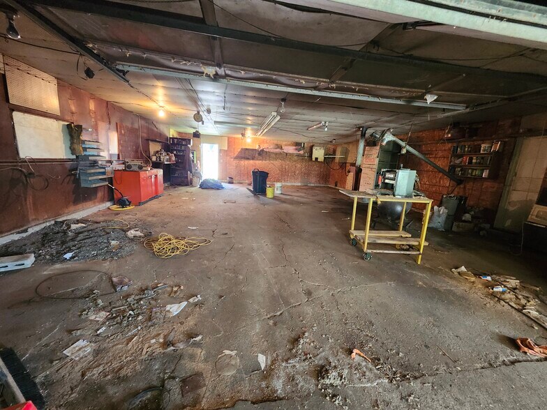 More Photos Of 17069 400th St, Leland Contractor Storage Yard For Sale