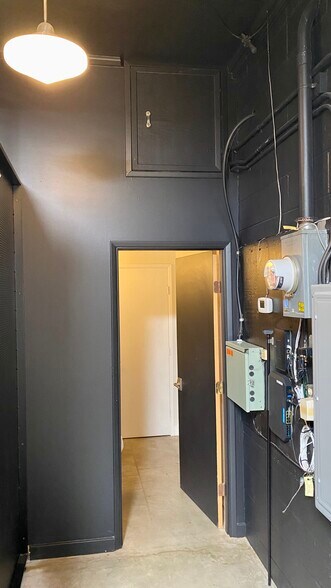 More Photos Of 216 N Tillamook St, Portland Flex For Lease