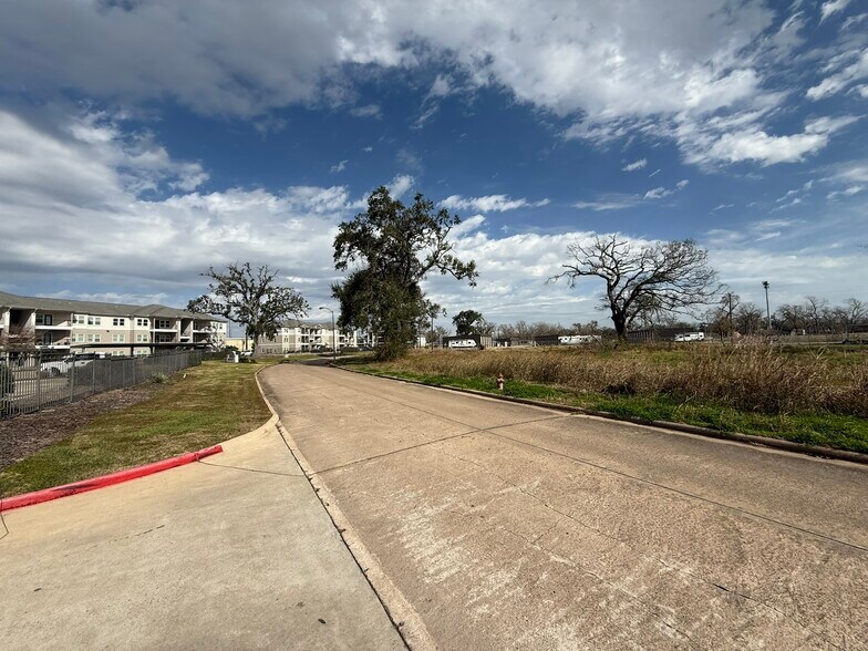 More Photos Of 105 Creekwood Landing Dr, Richwood Self Storage For Sale