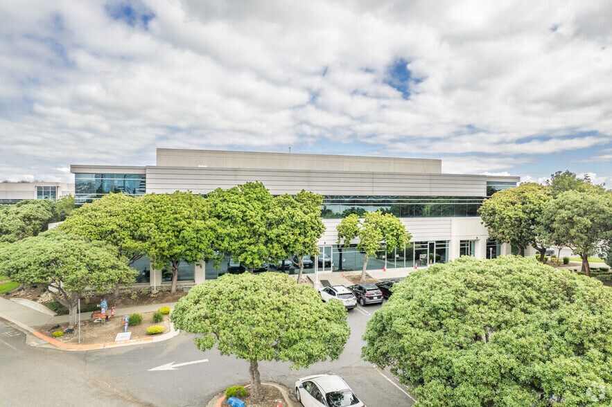 More Photos Of 800 Bridge Pky, Redwood City Office For Lease