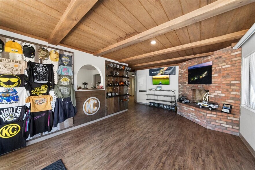 More Photos Of 2843 W Avenida de Luces, Williams Warehouse For Sale