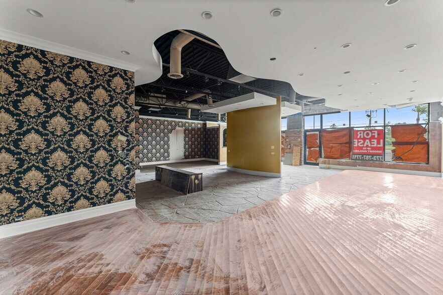 More Photos Of 10290-10296 S 78th Ave, Palos Hills Freestanding For Lease