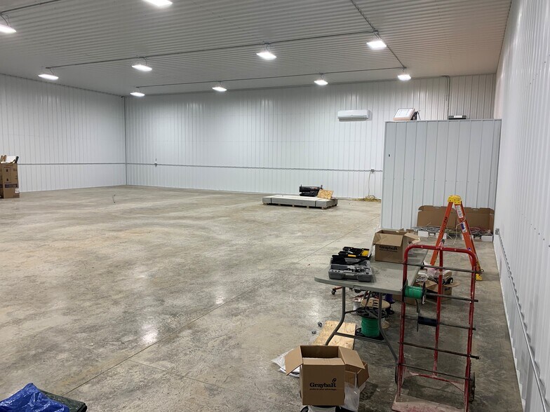 More Photos Of 710 6th St NW, Maple Lake Warehouse For Lease