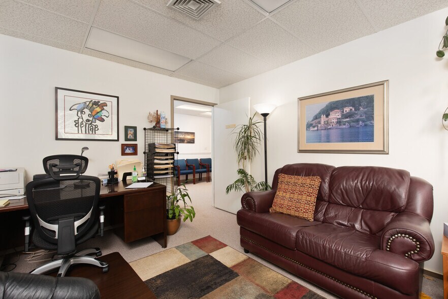 More Photos Of 155 Sycamore St, Glastonbury Office For Lease