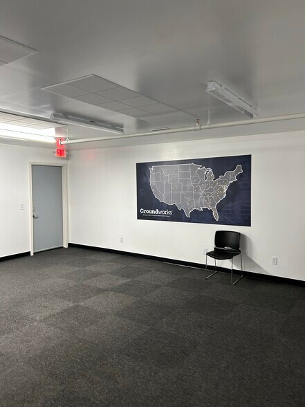 More Photos Of 2064 N Woodford St, Decatur Warehouse For Lease