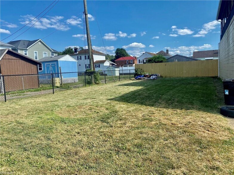 More Photos Of 2116 Charles St, Wellsburg Flex For Sale