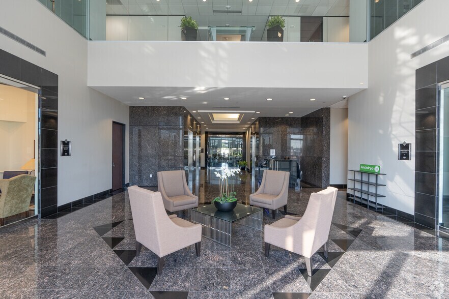 More Photos Of 11451 Katy Fwy, Houston Office For Lease