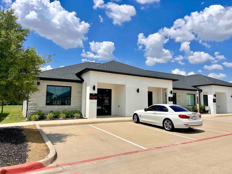 More Photos Of 2001 Auburn Hills Pky, McKinney Medical For Lease