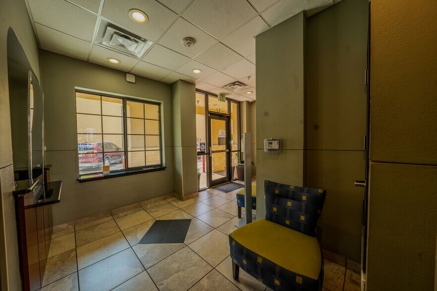 More Photos Of 1306 E Commerce St, San Antonio Hotel For Sale