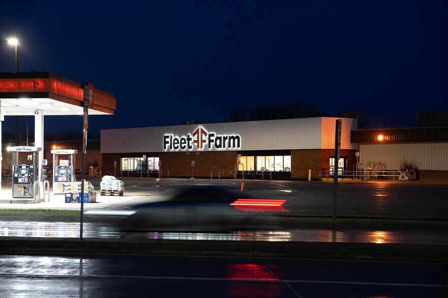 More Photos Of N96 W18200 County Line Rd, Germantown Freestanding For Sale