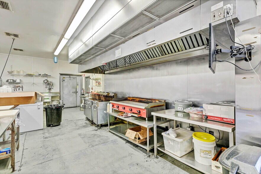 More Photos Of 2579 Douglas Ave, Brewton Restaurant For Sale