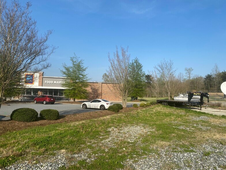 More Photos Of 3300 N Main St, High Point Land For Sale
