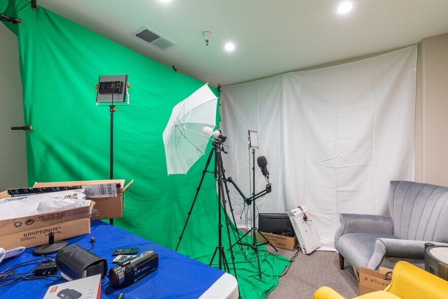 More Photos Of 220 Windsor River Rd, Windsor Apartments For Sale