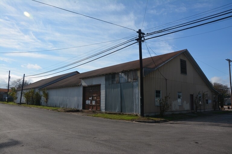 More Photos Of 512 Jones St, Gonzales Warehouse For Sale