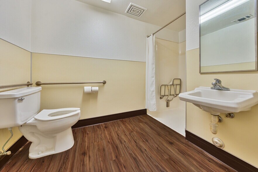 More Photos Of 3298 Monier Cir, Rancho Cordova Warehouse For Sale