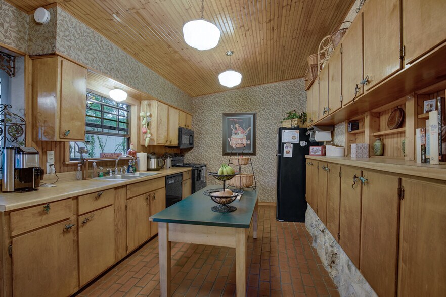 More Photos Of 7367 River Rd, New Braunfels Lodge Meeting Hall For Sale